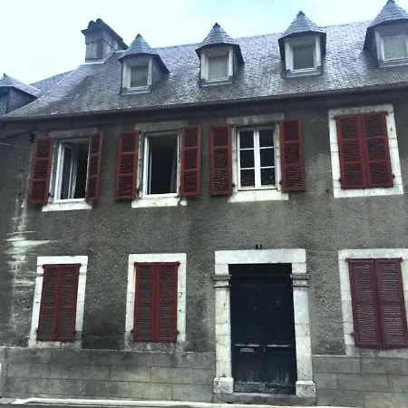 Dans Ancienne Maison Pyreneenne.